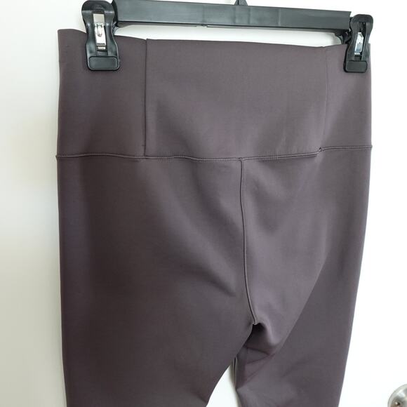 Vuori Women's Charcoal Leggings - Picture 9 of 12